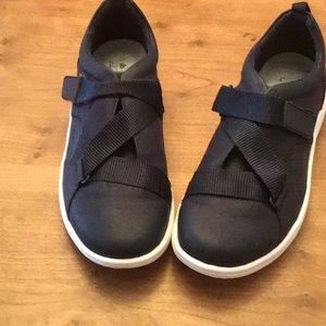Clarks adorable sneakers